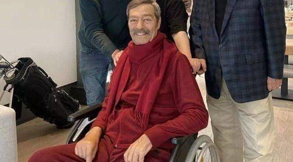 <p><strong>Coşkun Sabah, yakın dostu Kadir İnanır'ı tedavi g&ouml;rd&uuml;ğ&uuml; merkezde ziyaret etti. Sabah, ziyaret sonrası usta isimle karelerini sosyal medya hesabından paylaşarak sanat&ccedil;ının olduk&ccedil;a mutlu olduğunu ve moralinin yerinde g&ouml;r&uuml;nd&uuml;ğ&uuml;n&uuml; dile getirdi.</strong></p>
