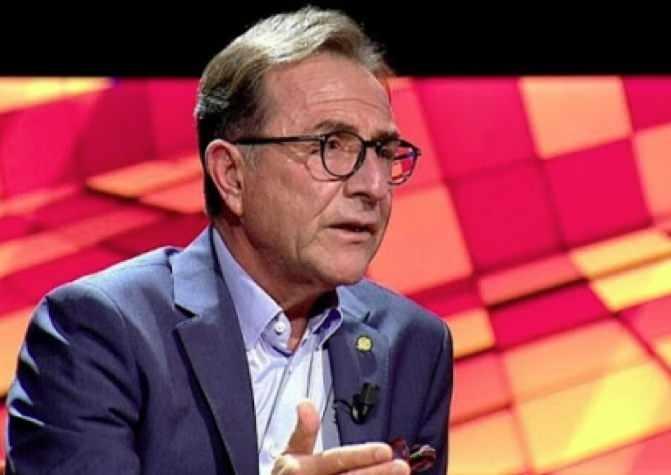 <p>Prof. Dr. Osman M&uuml;ft&uuml;oğlu, y&uuml;ksek kan şekeri riskine dikkat &ccedil;ekerek, "D&uuml;nya genelinde diyabetli sayısı 530 milyonu ge&ccedil;ti ve asıl korkutucu olan şu: Her iki kişiden biri bu sinsi hastalığın farkında bile değil. Yani tablo şu: Şekeriniz sinsice y&uuml;kseliyor, organlarınız "ben iyiyim" diyor ama i&ccedil;eride ciddi bir yıpranma, sessiz bir paslanma başlıyor." diye yazdı.</p>
