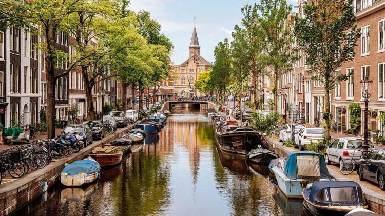 <p>Belediye yetkilileri, bu kararın Amsterdam'ın 2050 yılına kadar karbon n&ouml;tr olma ve yerel halkın et t&uuml;ketimini yarıya indirme hedefleriyle uyumlu olduğunu belirtti.</p>

<p>&nbsp;</p>
