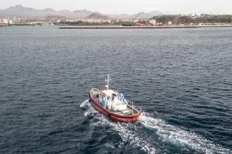 <p>Tahliye sırasında hafif belirtiler g&ouml;steren kadın, G&uuml;ney Afrika'nın Johannesburg kentine yaptığı u&ccedil;uş sırasında fenalaşması sonrası hastaneye kaldırıldı. Kadın, 26 Nisan'da hayatını kaybetti.</p>

<p>&nbsp;</p>
