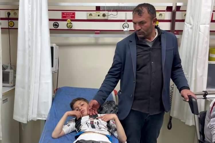 <p>Sencar Kaya ve babası H&uuml;samettin Kaya, k&ouml;y&uuml;n dışında bulunan evlerinin yakınında doğum yapan atlarının durumunu g&ouml;rmek ve bulunduğu yerden almak i&ccedil;in harekete ge&ccedil;ti.&nbsp;</p>
