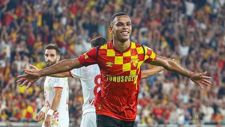 <p>9- Juan | G&ouml;ztepe | 30 ma&ccedil; - 11 gol</p>
