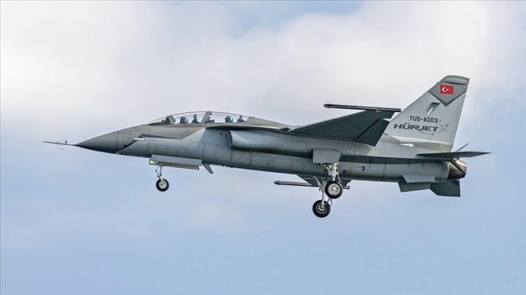 <p><span style="color:#B22222"><strong>KIRK YILLIK STRATEJİK ORTAKLIĞIN YENİ MEYVESİ</strong></span></p>

<p>1985 yılında GE Aerospace ve TUSAŞ arasında kurulan bir ortak girişim şirketi olan TUSAŞ Motor Sanayii AŞ (TEI), b&ouml;lgenin en başarılı havacılık ortaklıklarından biri olarak &ouml;ne &ccedil;ıkıyor. Bu g&uuml;&ccedil;l&uuml; temelin &uuml;zerine inşa edilen s&uuml;re&ccedil;te TUSAŞ, H&Uuml;RJET'in sekt&ouml;rde rekabet&ccedil;i, ileri seviye jet eğitim u&ccedil;ağı platformuna d&ouml;n&uuml;şmesinde merkezi bir rol oynadı.</p>

<p>&nbsp;</p>
