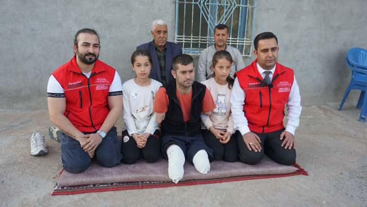 <p>Babasının kol ve ayaklarının olmasını &ccedil;ok istediğini dile getiren Ecrin Doğruyol, <strong><em>"Babamıza sarılmayı &ccedil;ok istiyorduk, Gaziantep'ten ekipler geldi Allah onlardan razı olsun, Fatma Şahin'den razı olsun."</em></strong> dedi.&nbsp;</p>
