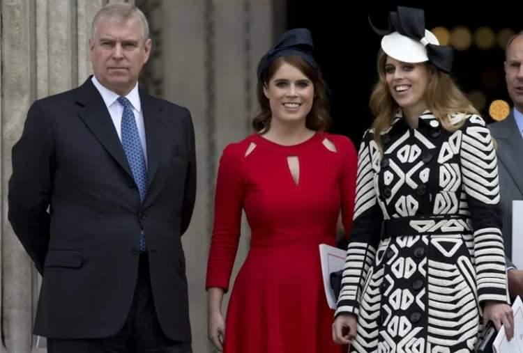 <p><strong>Jeffrey Epstein ile bağlantısı ortaya &ccedil;ıkınca prens &uuml;nvanını kaybeden ve sarayda g&ouml;zden d&uuml;şen Andrew'dan sonra, dışlanma sırası kızları Prenses Beatrice ve Prenses Eugenie olmuştu.</strong></p>
