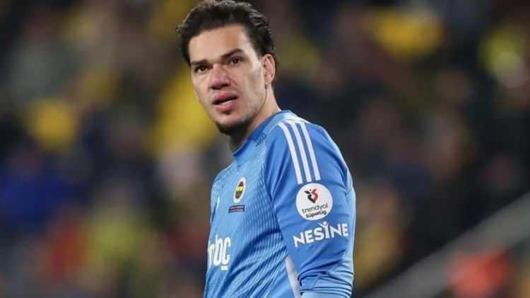 <p>Mendes&rsquo;in, Ederson i&ccedil;in gelen teklifleri Fenerbah&ccedil;e&rsquo;de se&ccedil;ilecek yeni y&ouml;netime sunacağı belirtildi.</p>
