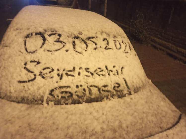 <p><span style="color:#B22222"><strong>KONYA</strong></span></p>

<p>Konya&rsquo;nın Seydişehir il&ccedil;esinde Mayıs ayında kar yağarken, yağış nedeniyle zaman zaman s&uuml;r&uuml;c&uuml;ler zor anlar yaşadı.</p>
