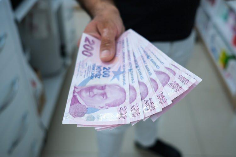 <p><strong>M&uuml;steşar 1/1</strong><br />
Mevcut Maaş: 97.762 TL<br />
Zam Oranı: %10,51<br />
Zamlı Maaş: 108.037 TL</p>
