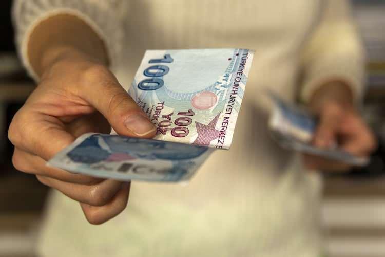 <p><strong>SSK (2000 &ouml;ncesi)</strong><br />
Mevcut Maaş: 21.481 TL<br />
Zam Oranı: %14,64<br />
G&uuml;ncel Maaş: 24.625,46 TL</p>
