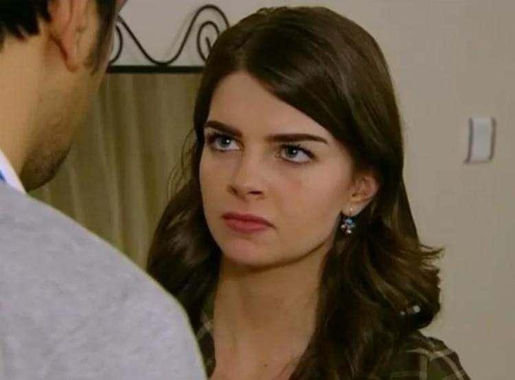 <p><strong>"Aslı" karakteriyle b&uuml;y&uuml;k beğeni toplayan &uuml;nl&uuml; oyuncu, &ccedil;ekimler sırasında yaşadığı bir sahnenin hayatında &ccedil;ok derin bir iz bıraktığını itiraf etti.</strong></p>
