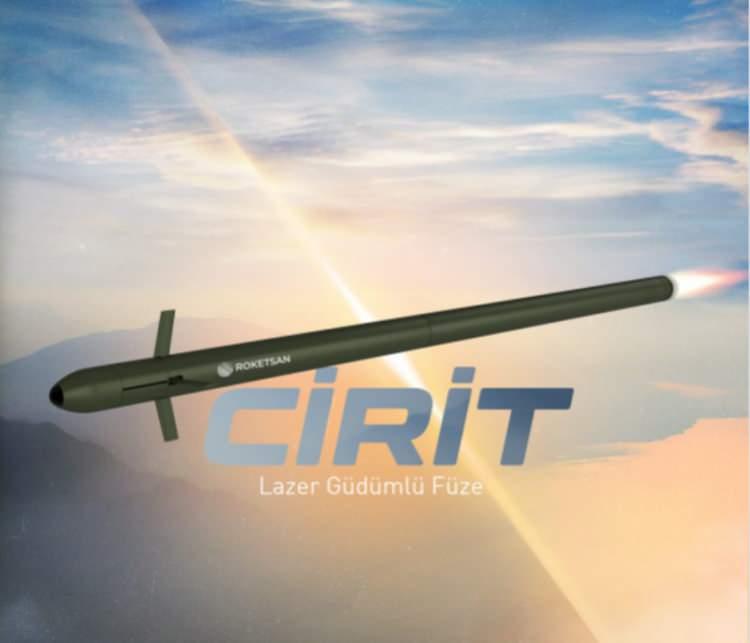 <p>2,75 in&ccedil; lazer g&uuml;d&uuml;ml&uuml; CİRİT f&uuml;zesi, silahlı helikopterler i&ccedil;in son derece isabetli ve uygun maliyetli bir &ccedil;&ouml;z&uuml;md&uuml;r ve statik veya hareketli hafif zırhlı/zırhsız hedeflere karşı kullanım i&ccedil;in optimize edilmiştir. Yeni nesil CİRİT, 2,75 in&ccedil; g&uuml;d&uuml;ms&uuml;z roketler ve g&uuml;d&uuml;ml&uuml; tanksavar f&uuml;zeleri arasındaki taktiksel boşluğu doldurmak &uuml;zere tasarlanmıştır.</p>

<p>CİRİT Lazer G&uuml;d&uuml;ml&uuml; F&uuml;ze'nin &ccedil;ok y&ouml;nl&uuml; tasarımı, farklı platformlarla kolay entegrasyon ve kullanım olanağı sunmaktadır. Hem havadan karaya hem de karadan karaya angajman senaryolarında yeteneklerini kanıtlamıştır.</p>
