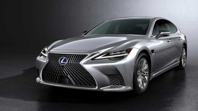 <p><strong>1. LEXUS</strong></p>
