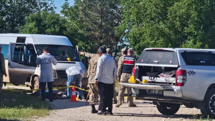 <p><span style="color:#A52A2A"><strong>SİLAHLI KAVGA YAŞANDI&nbsp;</strong></span></p>

<p>&nbsp;</p>

<p>Minib&uuml;stekiler de karşılık verdi, silahlı kavga yaşandı.</p>
