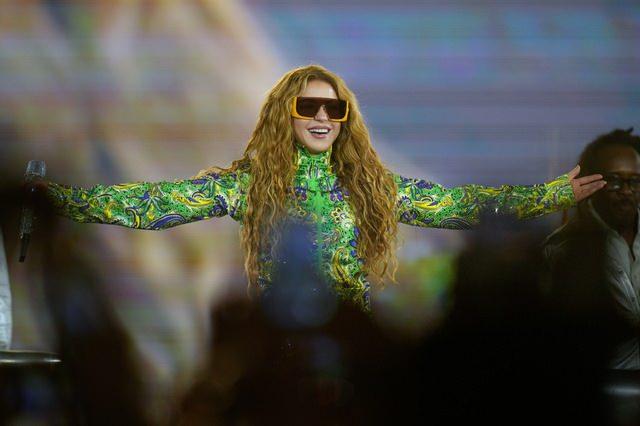 <p><span style="color:#B22222"><strong>"HAYAT GER&Ccedil;EKTEN B&Uuml;Y&Uuml;L&Uuml;"</strong></span></p>

<p><strong>Shakira, yaklaşık 30 yıl &ouml;nce Brezilya'ya ilk gidişini anlatırken, <span style="color:#800080"><em>"18 yaşındayken buraya geldim ve sizin i&ccedil;in şarkı s&ouml;ylemeyi hayal ediyordum. Şimdi bakın işte buradayım. Hayat ger&ccedil;ekten b&uuml;y&uuml;l&uuml;"</em></span> şeklinde konuştu.</strong></p>
