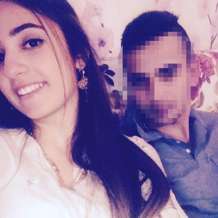<p><span style="color:#A52A2A"><strong>İFADESİNDE CİNAYET G&Uuml;N&Uuml;N&Uuml; ANLATTI&nbsp;</strong></span></p>

<p>&nbsp;</p>

<p>Ş&uuml;phelinin ifadesinde, oğlunun 6 yıldır cezaevinde olduğu, dini nikahlı eşi Bur&ccedil;in Şahin&rsquo;in oğlunu aldattığından ş&uuml;phelendiğini, olay g&uuml;n&uuml; telefonunda mesajlaşmalarını g&ouml;rmesi &uuml;zerine ş&uuml;phelerinin arttığını, bunun &uuml;zerine sinirlenerek evde bulunan silahla başına 2 el ateş ettiğini s&ouml;ylediği &ouml;ğrenildi.</p>
