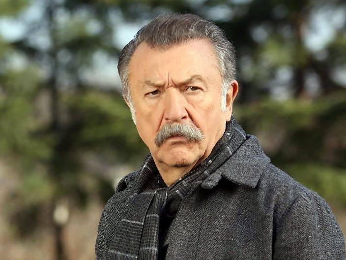 <p>"İstanbullu Gelin", "Camdaki Kız", "Aşk Yeniden" ve bir&ccedil;ok başarılı yapımla hafızalara kazınan &uuml;nl&uuml; oyuncu Tamer Levent, A Para'da Sinan &Ouml;zedincik ve Merve Yurtyapan'ın sunumuyla ekrana gelen 'Biz Bize' programına konuk oldu.&nbsp;</p>
