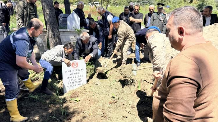 <p>Bunun &uuml;zerine harekete ge&ccedil;en jandarma personeli, <span style="color:#A52A2A"><strong><em>ailenin talebi doğrultusunda gerekli girişimleri başlattı.</em></strong></span></p>
