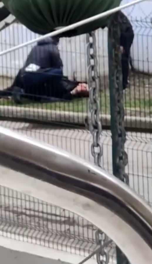 <p>Yalova'da lunapark işletmecisi Ali Altınbaş (47), silahlı saldırıda yaralandı. Hastanede tedavi altına alınan Altınbaş, kendisini vuran kişiyi azmettirenin kimliğini a&ccedil;ıklayarak &ccedil;arpıcı iddialarda bulundu.&nbsp;</p>
