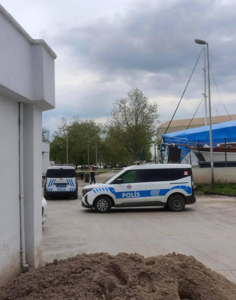 <p>İhbar &uuml;zerine olay yerine polis ve sağlık ekipleri sevk edildi.&nbsp;</p>

