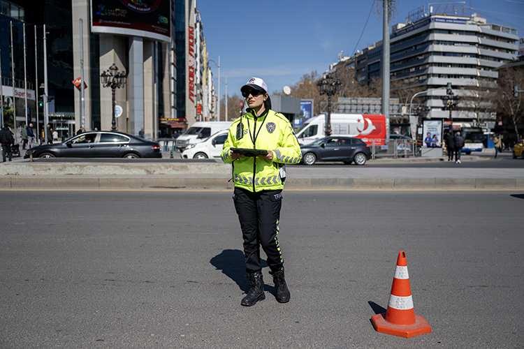 <p>İ&ccedil;işleri Bakanlığı yetkililerinin verilerine g&ouml;re, yasanın uygulandığı 27 Şubat ile 30 Nisan tarihleri arasındaki d&ouml;nem, ge&ccedil;en yılın aynı d&ouml;nemiyle karşılaştırıldı.</p>
