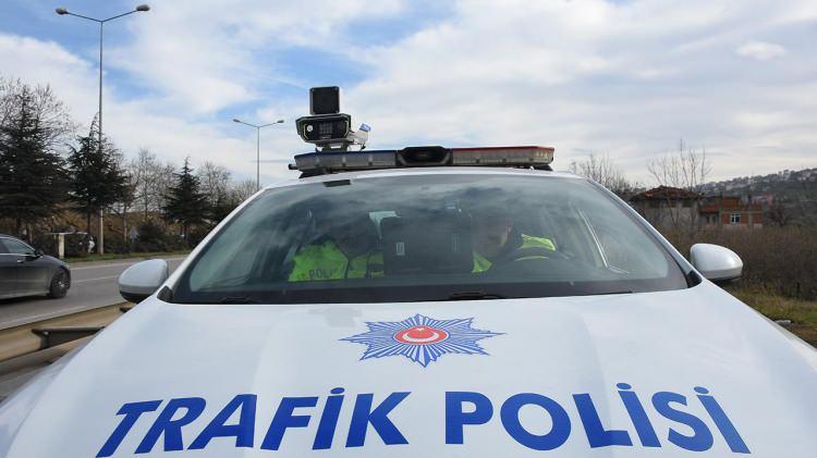 <p>Belgesiz ara&ccedil; kullanımı y&uuml;zde 31,4, seyir halindeyken cep telefonu kullanımı ise y&uuml;zde 27,8 oranında geriledi.</p>
