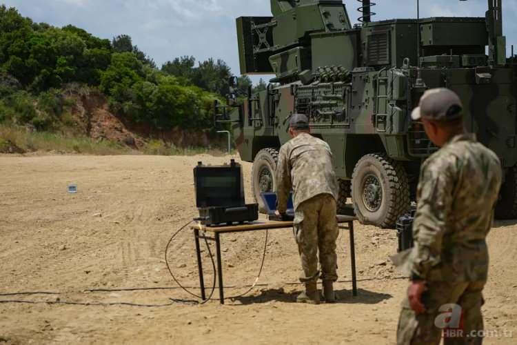 <p><strong>Bir sonraki galeri...</strong></p>

<p>&nbsp;</p>

<p>SAHA 2026&rsquo;da dengeler değişti! Son teknoloji silahlar g&ouml;z kamaştırdı.</p>
