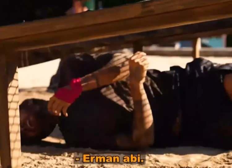 <p><strong>Parmağının kırıldığı g&ouml;r&uuml;len Yağğcı'nın ilk m&uuml;dahelenin yapılmasının ardından durumun kritik bir hal almasıyla yarışmacı hastaneye sevkedildi.</strong></p>
