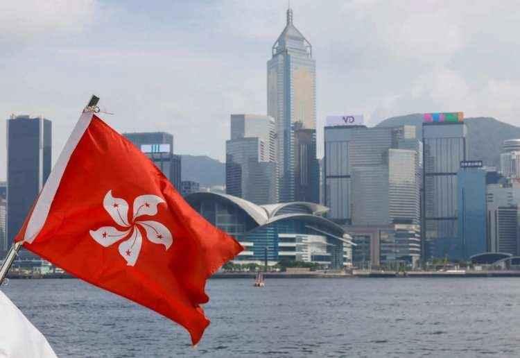 <p><span style="color:#B22222"><strong>3)&nbsp; HONG KONG</strong></span></p>
