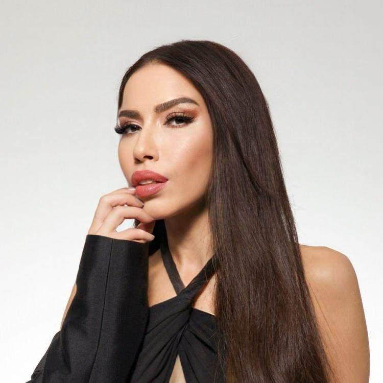 <p><strong>&Uuml;nl&uuml; şarkıcı Burcu G&uuml;neş, Emre Altuğ'un yeni alb&uuml;m lansmanında Demet Akalın'ı hedef alan &ccedil;arpıcı a&ccedil;ıklamalarda bulunmuştu. Akalın i&ccedil;in "Onu ne duruş ne de kalite olarak kendime yakın g&ouml;r&uuml;yorum.Onu kendi yolumda benimle rakip olabilecek herhangi bir seviyede g&ouml;rm&uuml;yorum" diyen G&uuml;neş'in a&ccedil;ıklamaları pop d&uuml;nyasında krize neden oldu.</strong></p>
