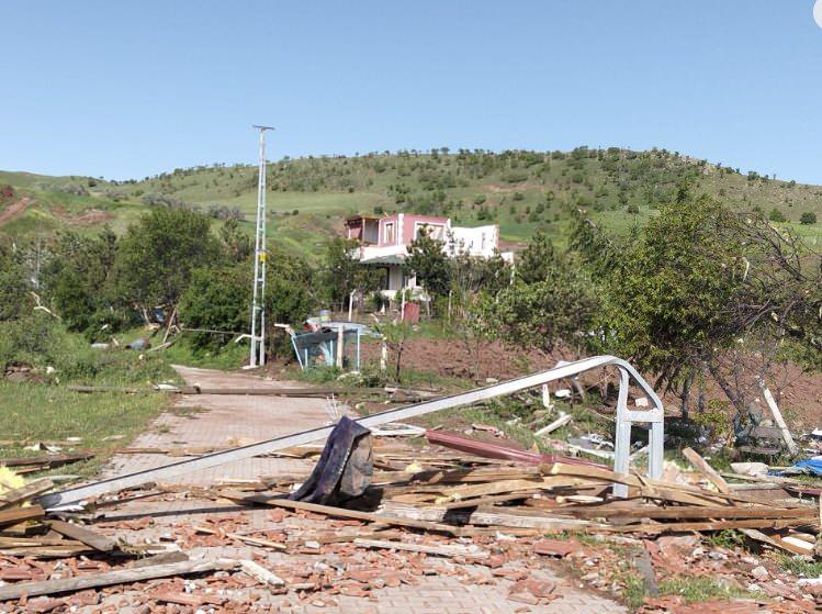 <p><strong><em>5 yaralımız var, ikisi tedavi altında, kontrol ama&ccedil;lı misafir ediliyorlar, hayati tehlikeleri s&ouml;z konusu değildir.</em></strong></p>

