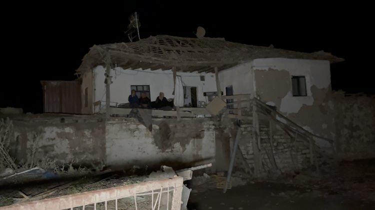 <p>Yapılan ihbar &uuml;zerine k&ouml;ye AFAD, jandarma, sağlık ve Sungurlu Belediyesi itfaiye ekipleri sevk edildi.</p>
