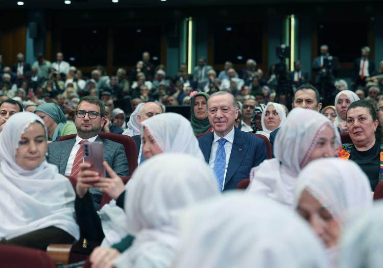 <p>KGF desteğiyle 500 milyon dolarlık kredi hacminin de oluşturulacağı projeyle, 400 bin &ccedil;ift&ccedil;iye yeni pazarlama kanalları, 250 bin vatandaşa ise yeni istihdam sağlanacak.</p>
