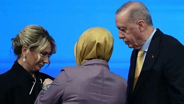 <p>Altınova Belediye Başkanı Yasemin Fazlaca,</p>

<p><br />
&nbsp;</p>
