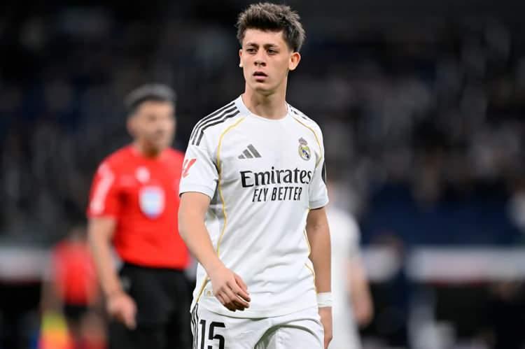 <p>İngiliz ekibinin, Real Madrid&rsquo;e tam 90 milyon euroluk peşin teklif sunmaya hazırlandığı iddia edildi.</p>
