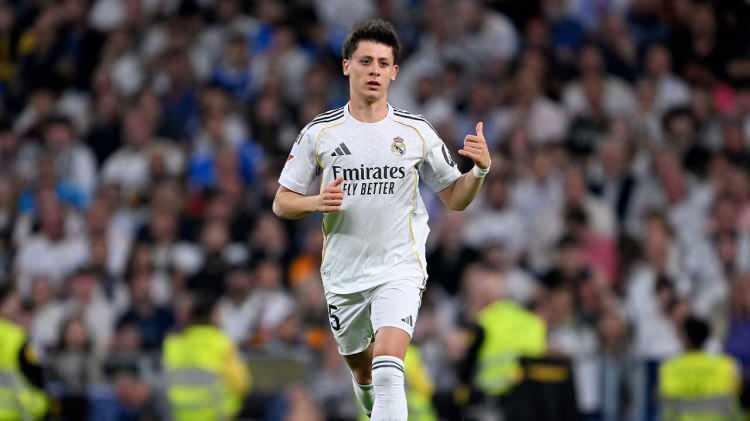 <p>Teklifi kabul etmesi durumunda 5 yılda 60 milyon euro kazanacak olan Arda'nın son kararını vermeden &ouml;nce Real Madrid'le g&ouml;r&uuml;şme yapması bekleniyor.</p>
