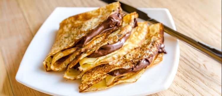 <p><span style="color:#800000"><em><strong>17. Nutella cr&ecirc;pes - FRANSA</strong></em></span></p>
