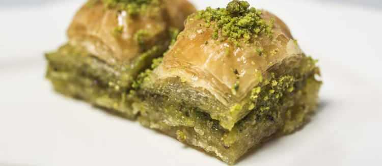 <p><span style="color:#800000"><em><strong>5. Gaziantep baklavası - T&Uuml;RKİYE</strong></em></span></p>
