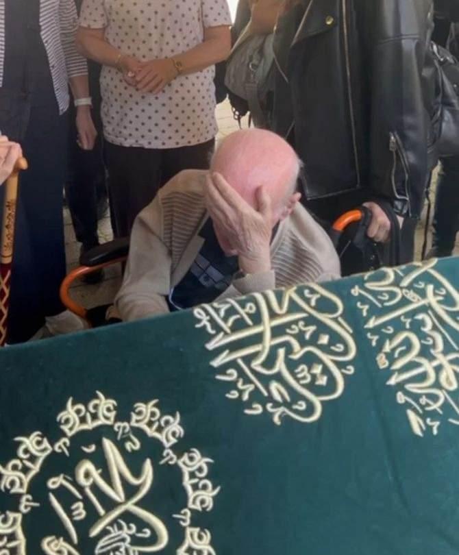 <p><strong>56 yaşında yaşamını yitiren &uuml;nl&uuml; oyuncunun vefatı, sanat d&uuml;nyasını yasa boğarken cenaze t&ouml;reninde duygusal anlar yaşandı.</strong></p>
