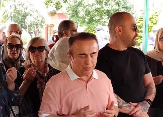 <p><strong>Yağcı, s&ouml;zlerini "Keşke hi&ccedil; tanımasaydım. Daha 4-5 g&uuml;n &ouml;nce turnedeydik. Beraber aynı odada kaldık" diyererek&ccedil; tamamladı.</strong></p>
