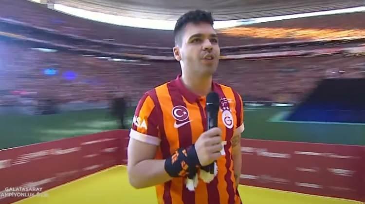<p><strong>Soruyu i&ccedil;tenlikle karşılayan ve samimi bir dille yanıtlayan &uuml;nl&uuml; şarkıcı, ş&ouml;yle konuştu:</strong></p>

<p><strong>"Yazarım ve o parayla Galatasaray&rsquo;a bir oyuncu alırım."</strong></p>
