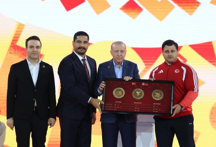 <p><strong>T&Uuml;RK G&Uuml;REŞİNİN HAFIZASINI SİMGELEYEN 3 BOYUTLU TABLO&nbsp;</strong></p>
