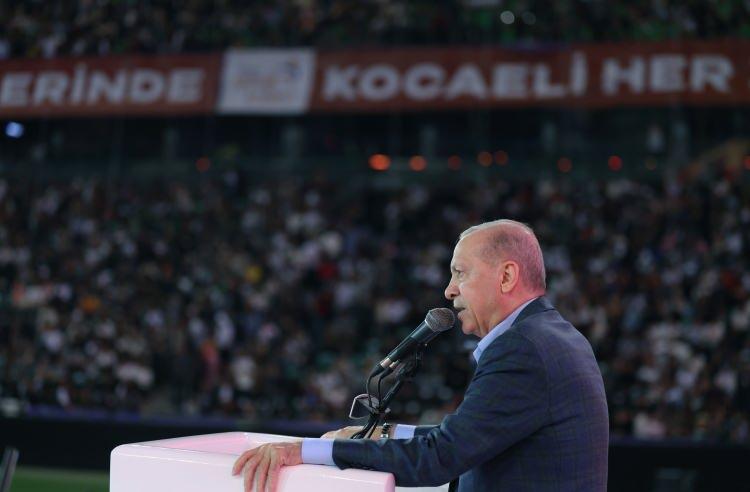 <p>Buluşmada Cumhurbaşkanı Erdoğan'a, T&uuml;rk g&uuml;reşinin ağır sıkletteki başarı hafızasını simgeleyen 3 boyutlu bir tablo takdim edildi.</p>
