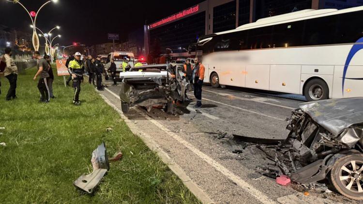 <p>Trafik sigortasında 26-30 yaşta hasar frekansı kadınlarda y&uuml;zde 5,1, erkeklerde y&uuml;zde 4,3, 31-35 yaşta kadınlarda y&uuml;zde 4,7, erkeklerde y&uuml;zde 3,7, 36-40 yaşta kadınlarda y&uuml;zde 4,8, erkeklerde y&uuml;zde 3,6, 41-45 yaşta ise kadınlarda y&uuml;zde 5,2, erkeklerde y&uuml;zde 3,8 oldu.</p>
