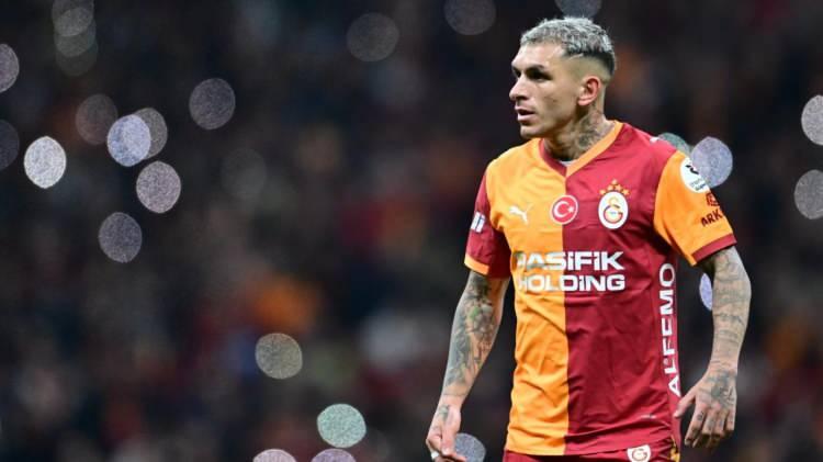 <p><span style="color:#FF0000"><strong>KAN DONDURAN MESAJLAR ORTAYA &Ccedil;IKTI</strong></span></p>

<p><strong>&Uuml;nl&uuml; futbolcu, şikayet&ccedil;i olurken soruşturma kapsamında şahsın ge&ccedil;mişte Torreira&rsquo;ya y&ouml;nelik tehdit i&ccedil;erikli paylaşımlar yaptığı ortaya &ccedil;ıktı.&nbsp;</strong></p>

