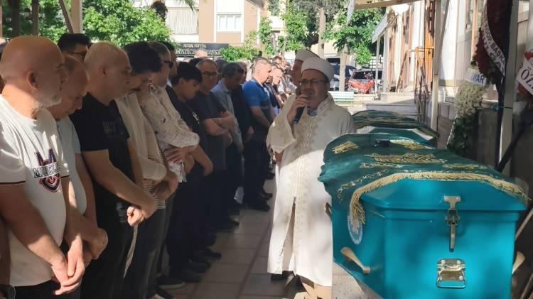 <p>Kalp masajıyla yeniden hayata d&ouml;nd&uuml;r&uuml;len Coşkun Burlu, ambulansla Merkezefendi Devlet Hastanesi'ne kaldırıldı.</p>

<p>Arkadaşının peşinden hastaneye giden B&uuml;lent Şen ise <span style="color:#A52A2A"><strong><em>acil servis &ouml;n&uuml;nde iyi haber beklediği sırada fenalaştı.</em></strong></span></p>
