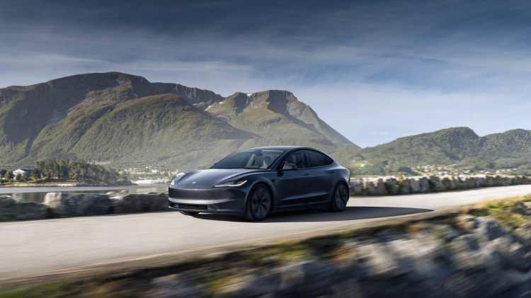 <p><span style="color:#B22222"><strong>TESLA MODEL 3 &ndash; </strong></span></p>

<p><span style="color:#B22222"><strong>702 KM</strong></span></p>
