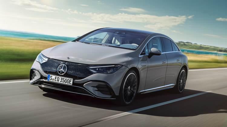 <p><span style="color:#B22222"><strong>MERCEDES-BENZ EQE &ndash;</strong></span></p>

<p><span style="color:#B22222"><strong>690 KM</strong></span></p>
