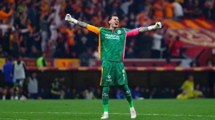 <p>* Hem akan oyunda hem de duran topta en az gol yiyen takım: ma&ccedil; başına 0,88 gol yeme.</p>
