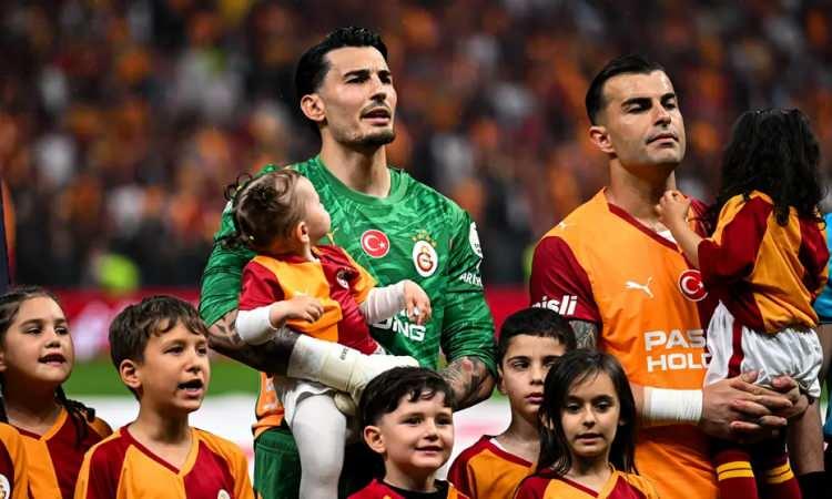 <p>* Savunma hattı en fazla ikili m&uuml;cadele kazanan takım: Sanchez 90 dakika başına 0.85, Abd&uuml;lkerim 90 dakika başına 0.78</p>
