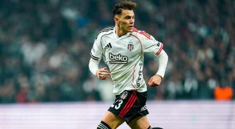 <p>* Kristjan Asllani&nbsp;</p>
